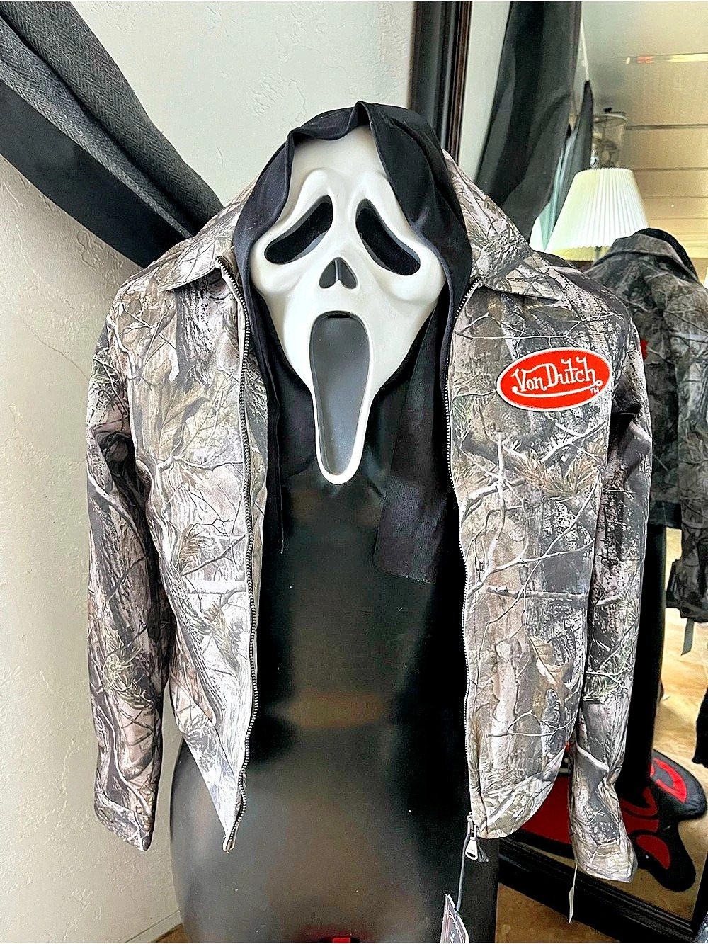 Von Dutch Camo RealTree Jacket with orange Logo Gray & Green Medium